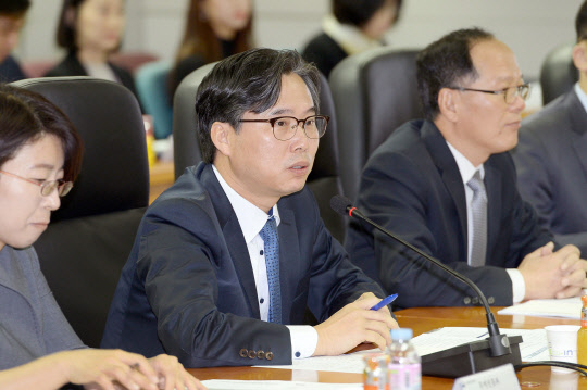 박진규 산업통상자원부 무역정책관이 14일 서울 코트라 대회의실에서 열린 '민관합동 수출지원 서비스 혁신 보고회'에서 발언하고 있다.   산업통상자원부 제공